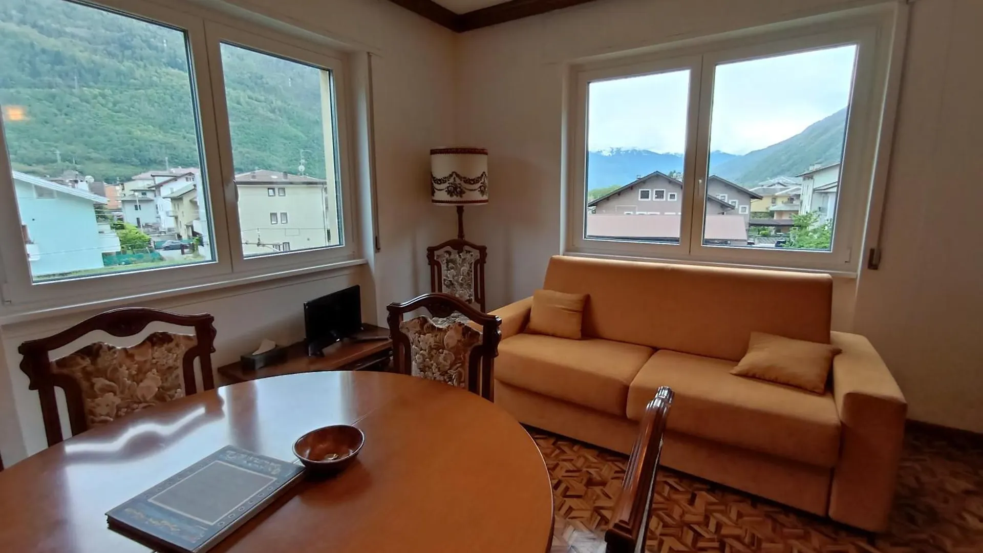 Tirano Express Apartments 2P Privat bolig