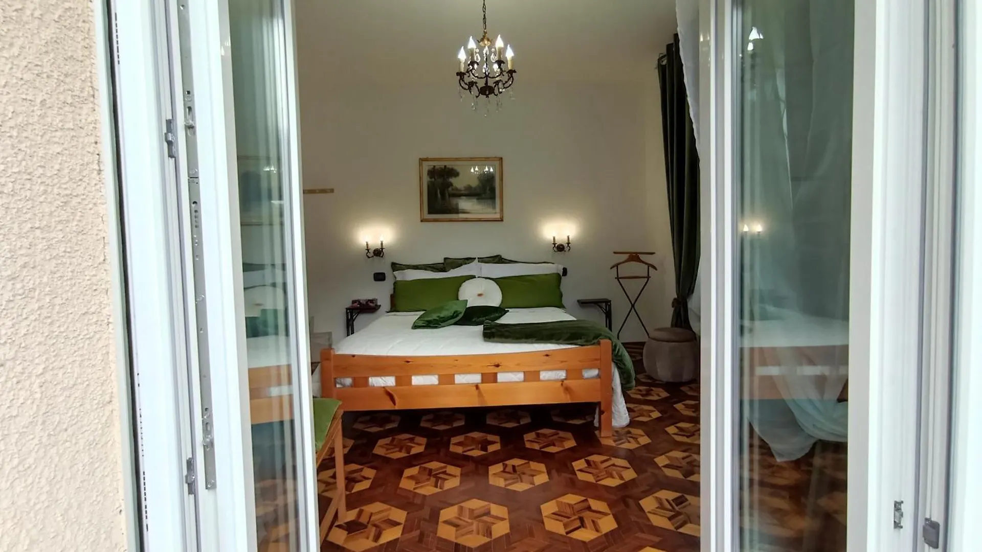 Tirano Express Apartments 2P